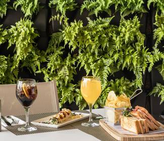 Bar cafeteria and terrace Hotel ILUNION Alcalá Norte Madrid Bar cafeteria and terrace Hotel ILUNION Alcalá Norte Madrid
