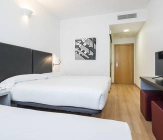 Triple room Hotel ILUNION Aqua 3 Valencia