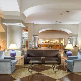 Lobby Hotel ILUNION Les Corts Spa Barcelona Lobby Hotel ILUNION Les Corts Spa Barcelona