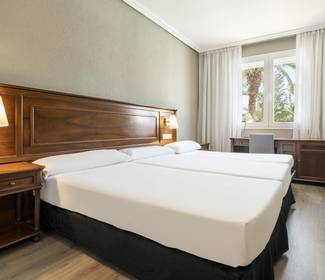 Double room + extra bed hotel ilunion las lomas mérida Double room + extra bed hotel ilunion las lomas mérida