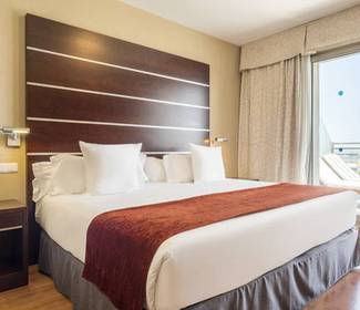 Junior suite harbour view Hotel ILUNION Málaga Junior suite harbour view Hotel ILUNION Málaga