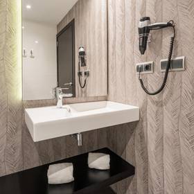Double Room Bath ILUNION BEL ART Double Room Bath ILUNION BEL ART