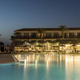 Swimming pool hotel ilunion calas de conil conil de la frontera Swimming pool hotel ilunion calas de conil conil de la frontera