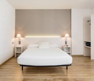 Disabled accessible room Hotel ILUNION Valencia 3 Disabled accessible room Hotel ILUNION Valencia 3