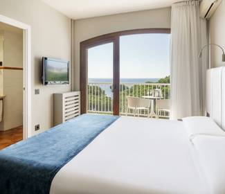 Double room with sea views Hotel ILUNION Caleta Park S'Agaró