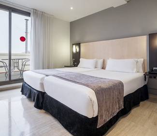 Superior double room with terrace Hotel ILUNION Almirante Barcelona