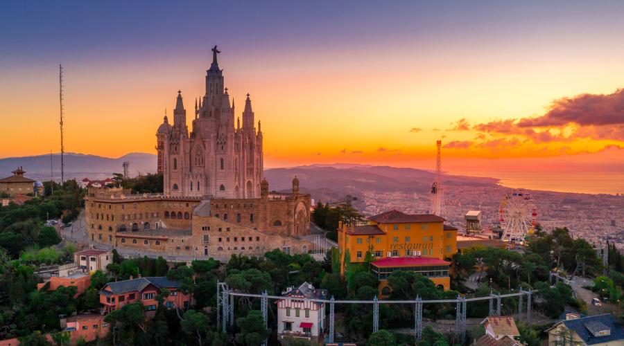 This December bank holiday discover Barcelona from our hotel in Gothic Neighborhood ILUNION Hotels This December bank holiday discover Barcelona from our hotel in Gothic Neighborhood ILUNION Hotels