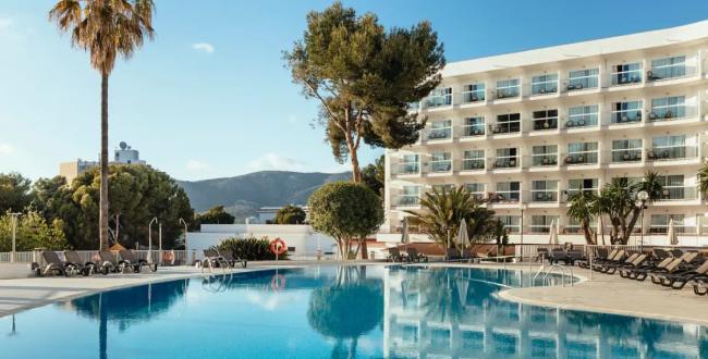Swimming pool Hotel ILUNION Palmanova Mallorca Swimming pool Hotel ILUNION Palmanova Mallorca